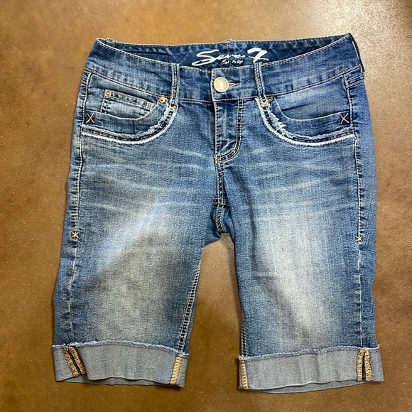 7 Seven for all Mankind Bermuda Jean Short - Picture 1 of 9